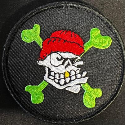 Load image into Gallery viewer, Skull w/ red beanie - Patch
